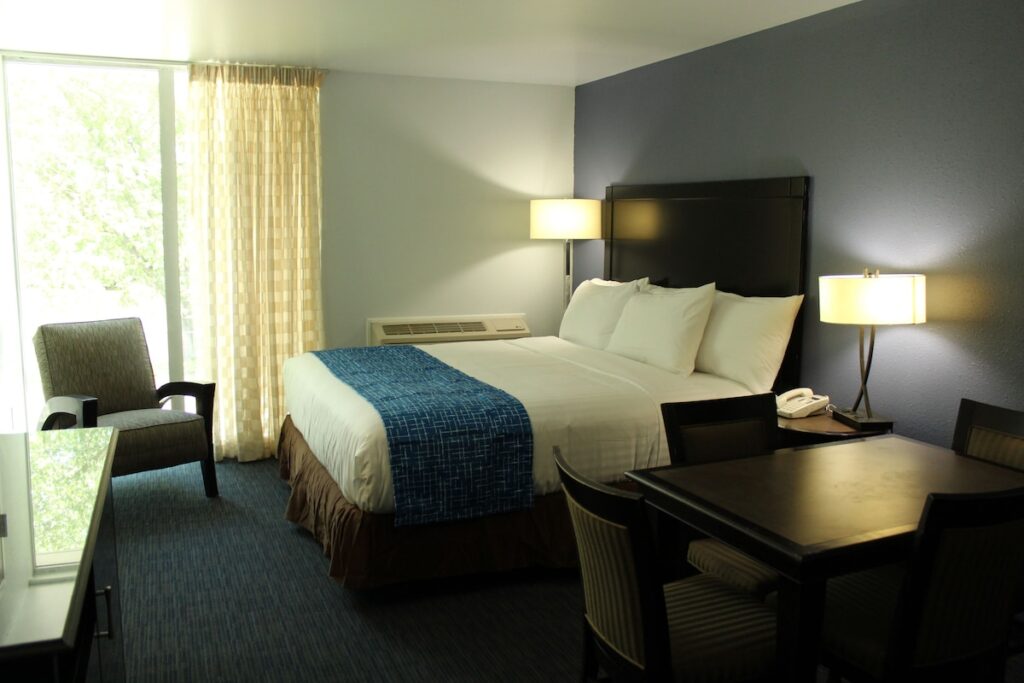 Travelodge by Wyndham Waters Edge Hotel – Racine - Image 4